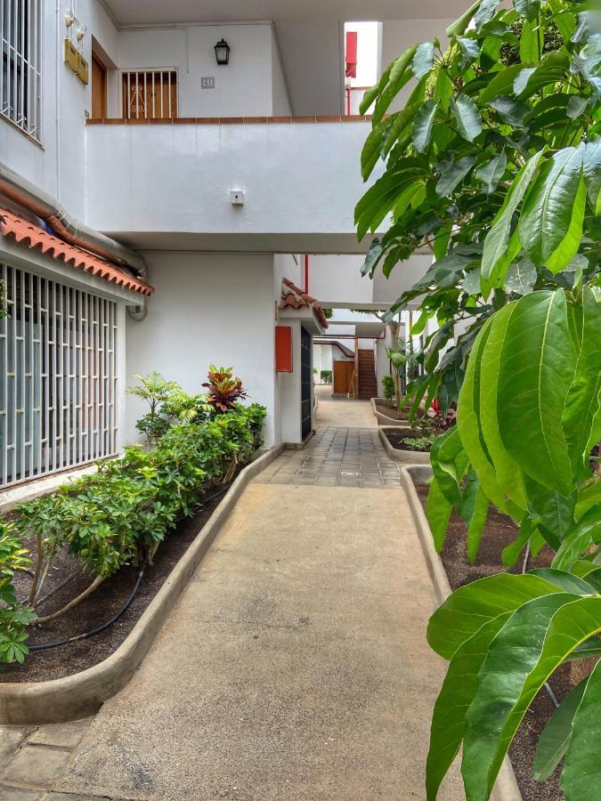 1 Bed Los Cristianos Near The Bus Station Arona  Buitenkant foto