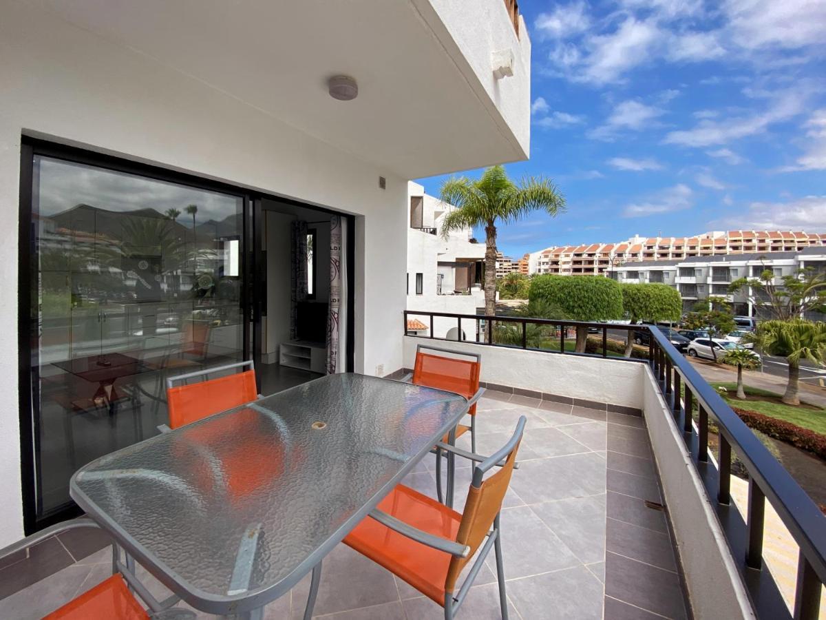 1 Bed Los Cristianos Near The Bus Station Arona  Buitenkant foto